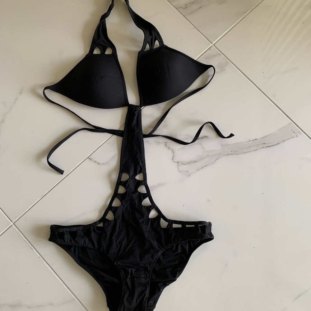 🖤💜  BLACK CUT OUT MONOKINI 💜🖤